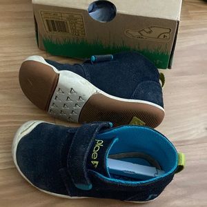 PLAE Lou shoes in midnight blue